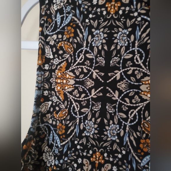 Patterned top - Picture 2 of 4